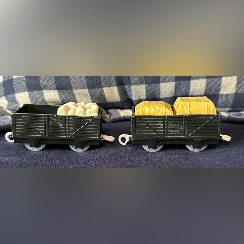 Thomas & Friends Black Troublesome Train Trucks with cargo - Picture 3 of 9